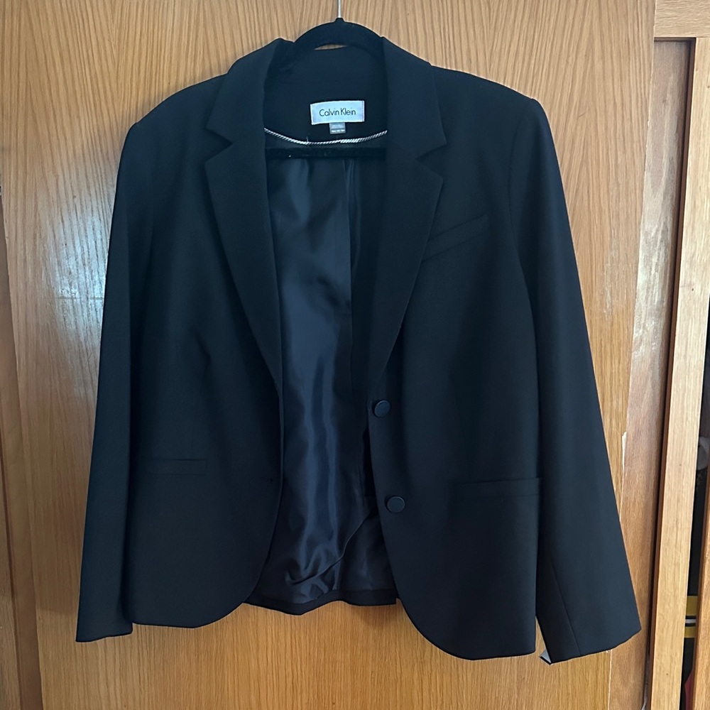 Calvin Klein Women's Elegant Black Suit Jacket